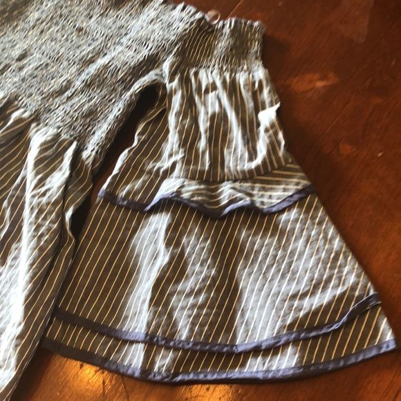 American Eagle Outfitters off shoulder/tiered bell sleeves/smocked sz XS/stripes - Picture 4 of 16